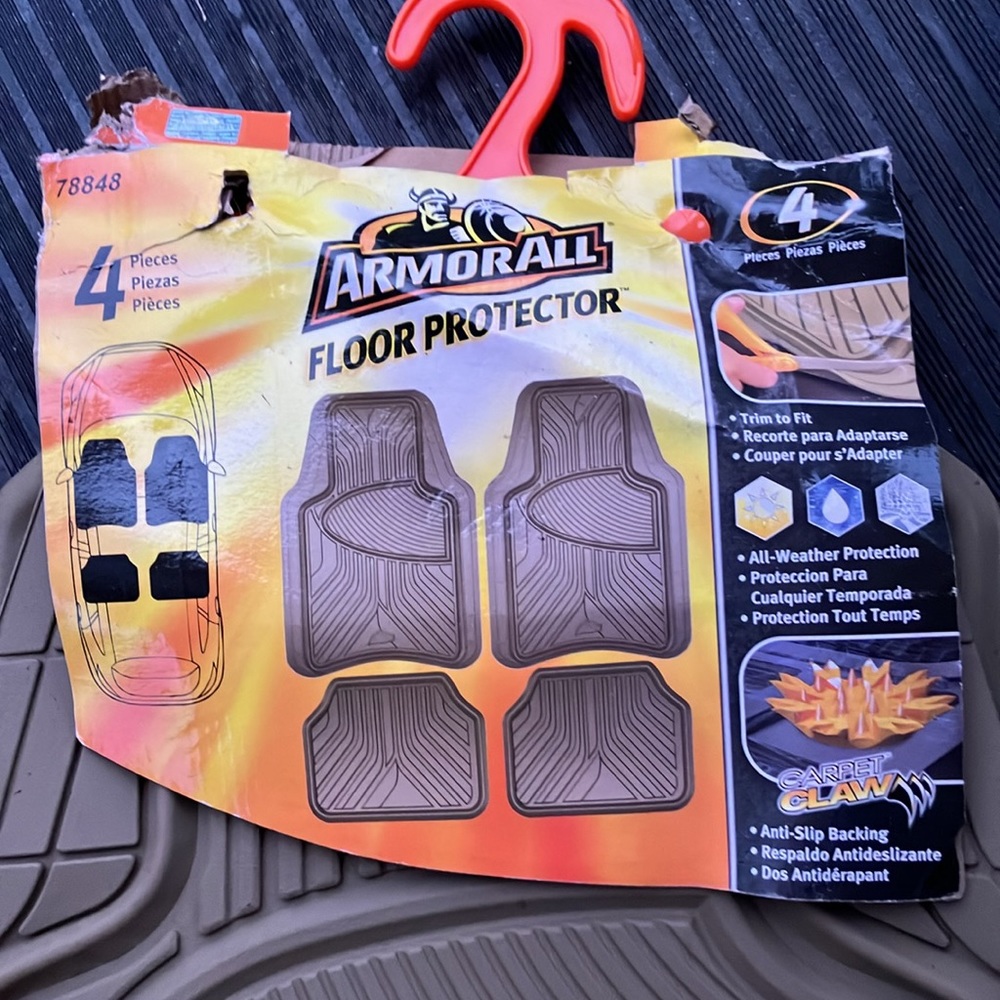 ArmorAll® Tan All-Weather Protection Universal 4-Piece Rubber Floor Mats - Picture 2 of 9